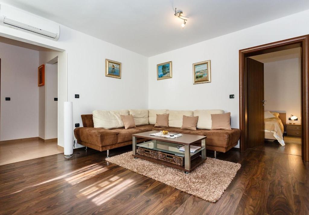 Premium Apartment Near Center And Beach With Parking 克尔克 外观 照片