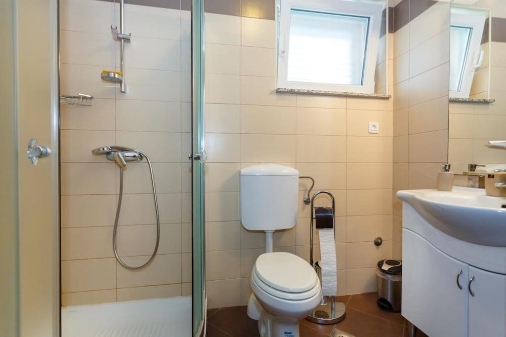 Premium Apartment Near Center And Beach With Parking 克尔克 外观 照片