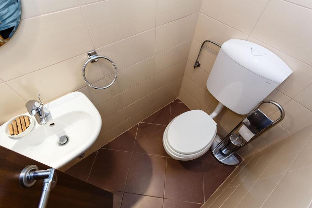 Premium Apartment Near Center And Beach With Parking 克尔克 外观 照片